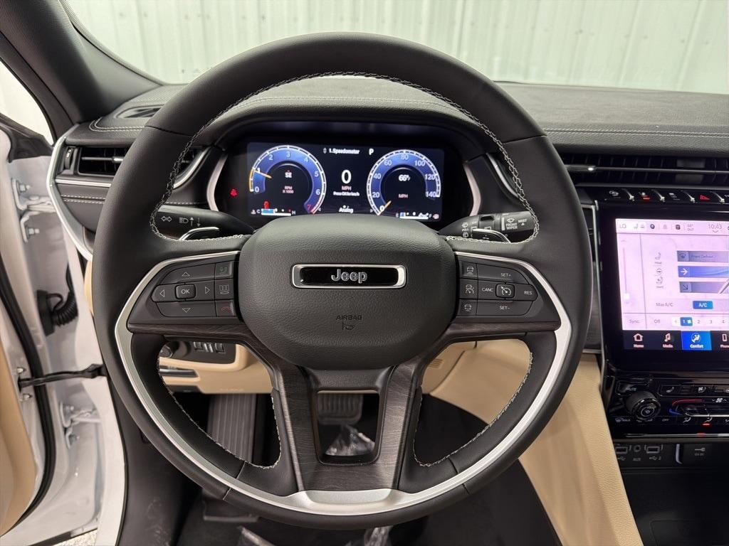 new 2025 Jeep Grand Cherokee car, priced at $47,090