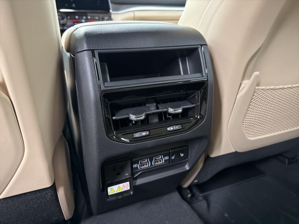 new 2025 Jeep Grand Cherokee car, priced at $47,090