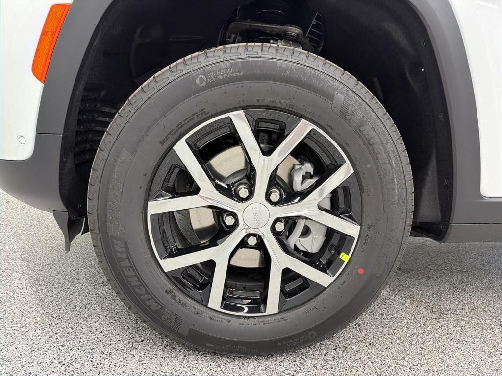new 2025 Jeep Grand Cherokee car, priced at $47,090