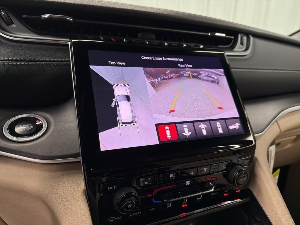 new 2025 Jeep Grand Cherokee car, priced at $47,090