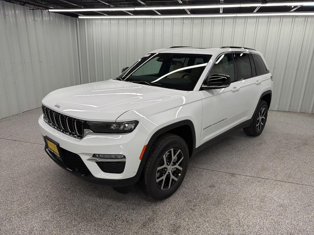 new 2025 Jeep Grand Cherokee car, priced at $47,090