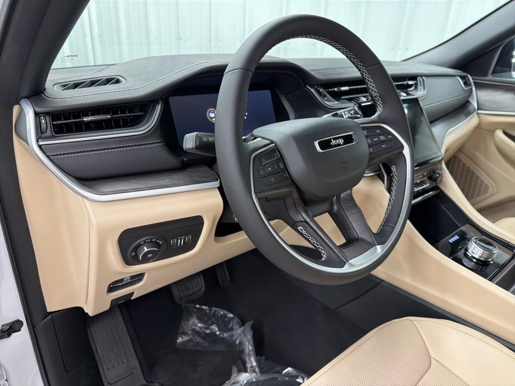 new 2025 Jeep Grand Cherokee car, priced at $47,090