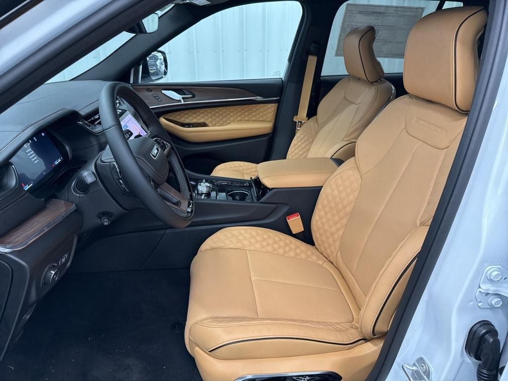 new 2025 Jeep Grand Cherokee car, priced at $56,967