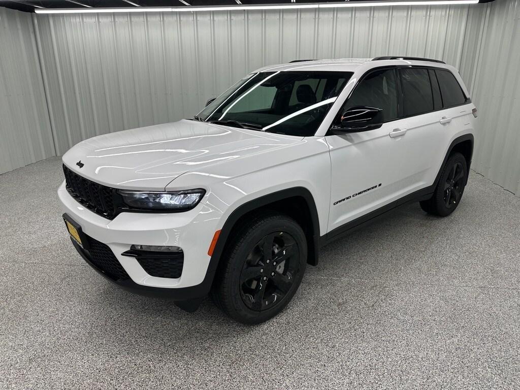 new 2025 Jeep Grand Cherokee car, priced at $44,376