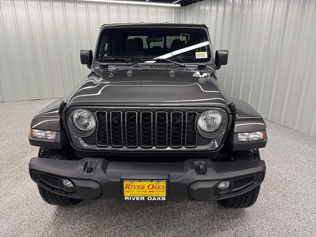 new 2025 Jeep Gladiator car, priced at $42,885