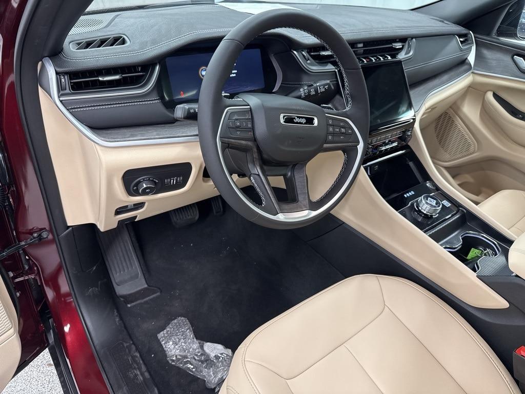 new 2025 Jeep Grand Cherokee car, priced at $42,686