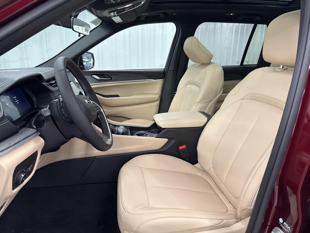 new 2025 Jeep Grand Cherokee car, priced at $42,686