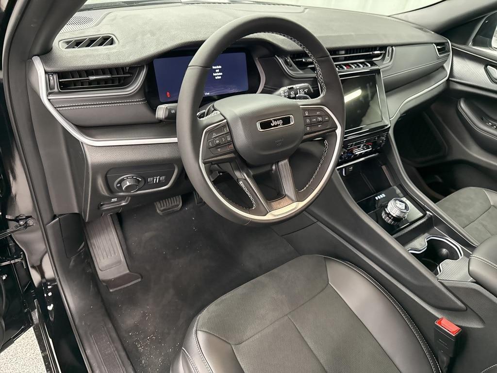 new 2025 Jeep Grand Cherokee car, priced at $43,297