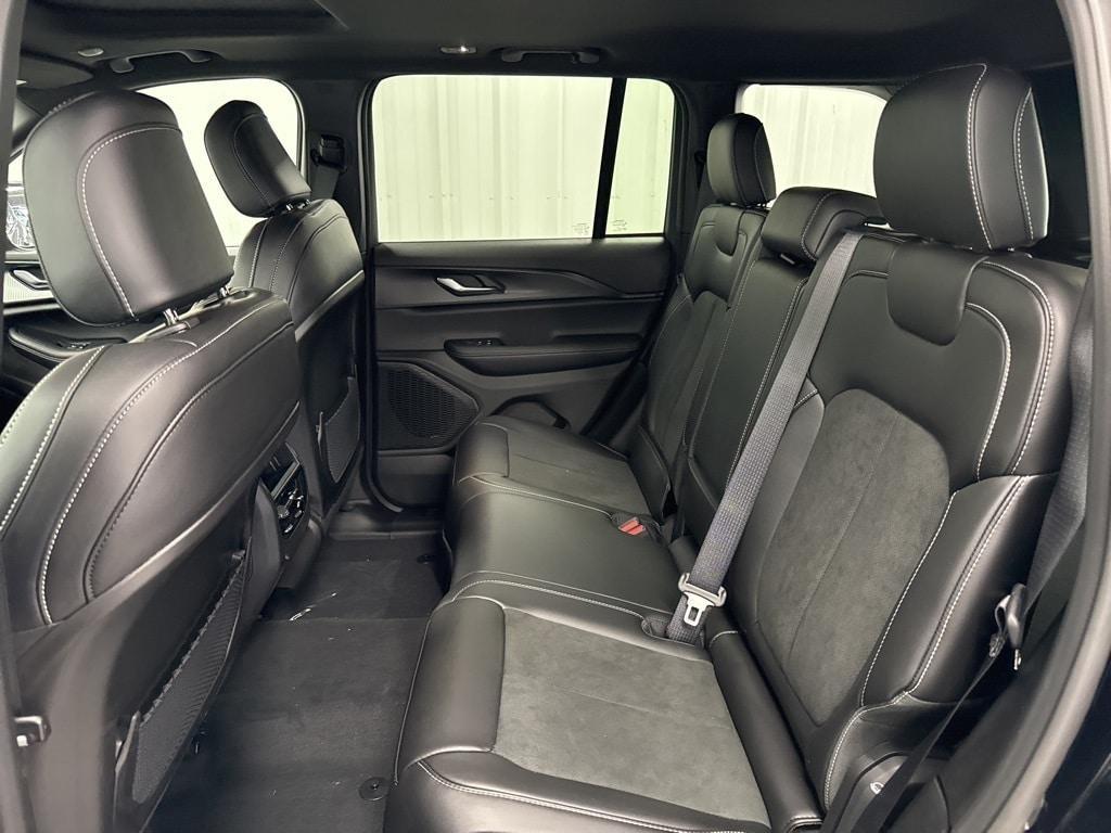 new 2025 Jeep Grand Cherokee car, priced at $43,297