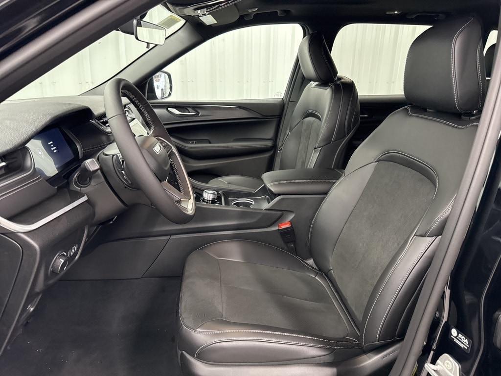 new 2025 Jeep Grand Cherokee car, priced at $43,297