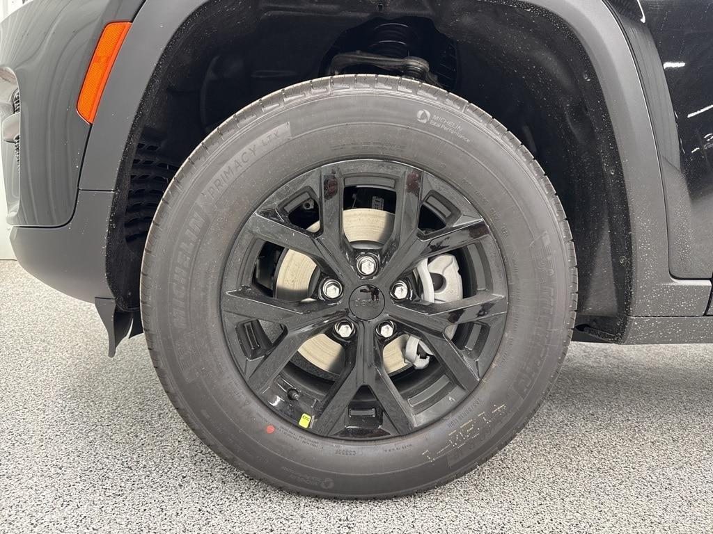 new 2025 Jeep Grand Cherokee car, priced at $43,297