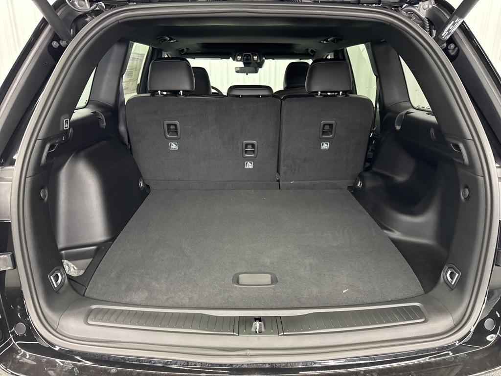 new 2025 Jeep Grand Cherokee car, priced at $43,297
