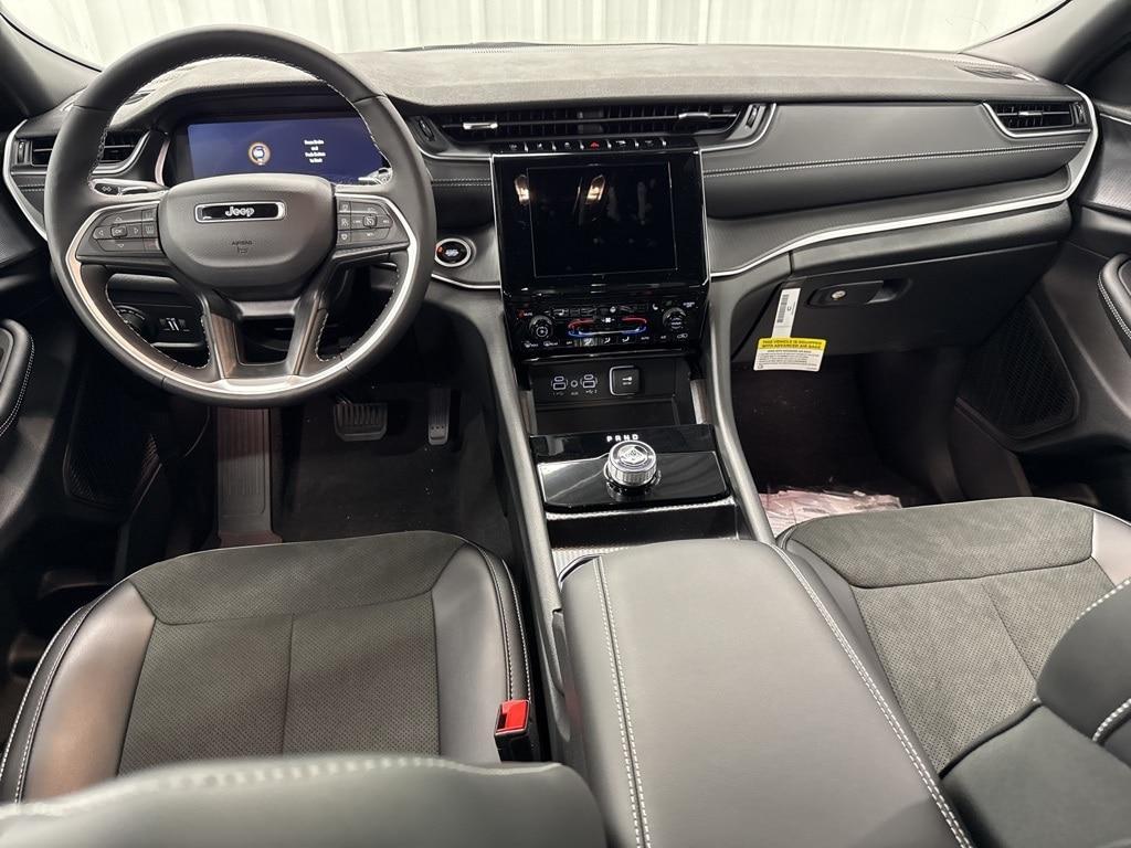 new 2025 Jeep Grand Cherokee car, priced at $43,297