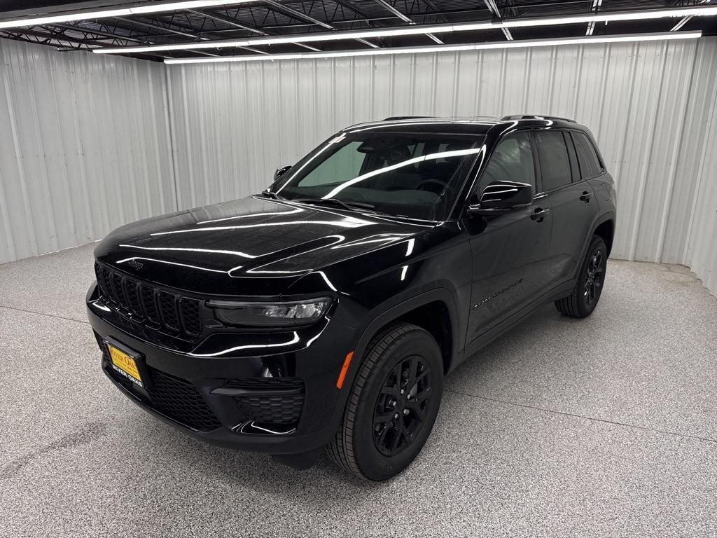 new 2025 Jeep Grand Cherokee car, priced at $43,297