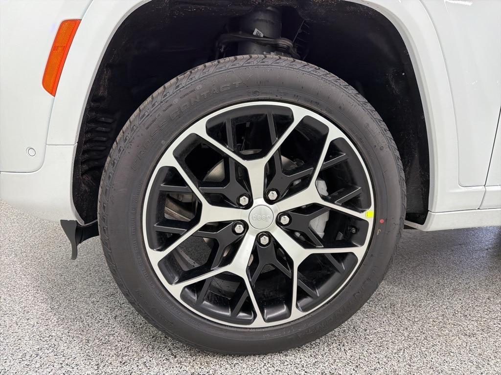 new 2025 Jeep Grand Cherokee car, priced at $66,555