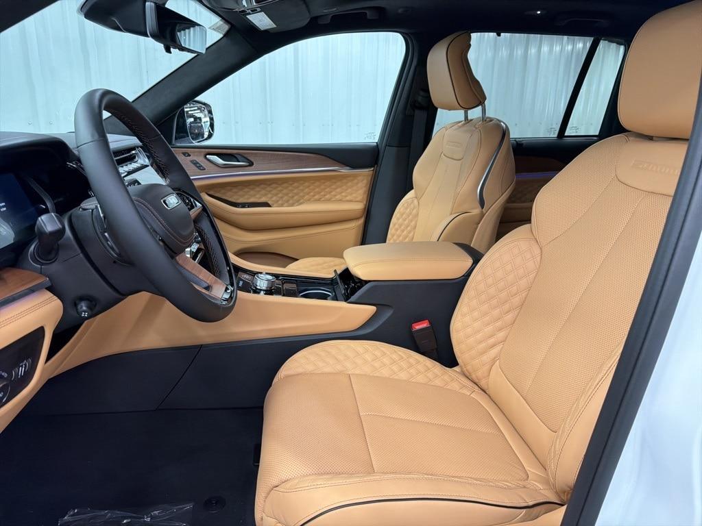 new 2025 Jeep Grand Cherokee car, priced at $66,555