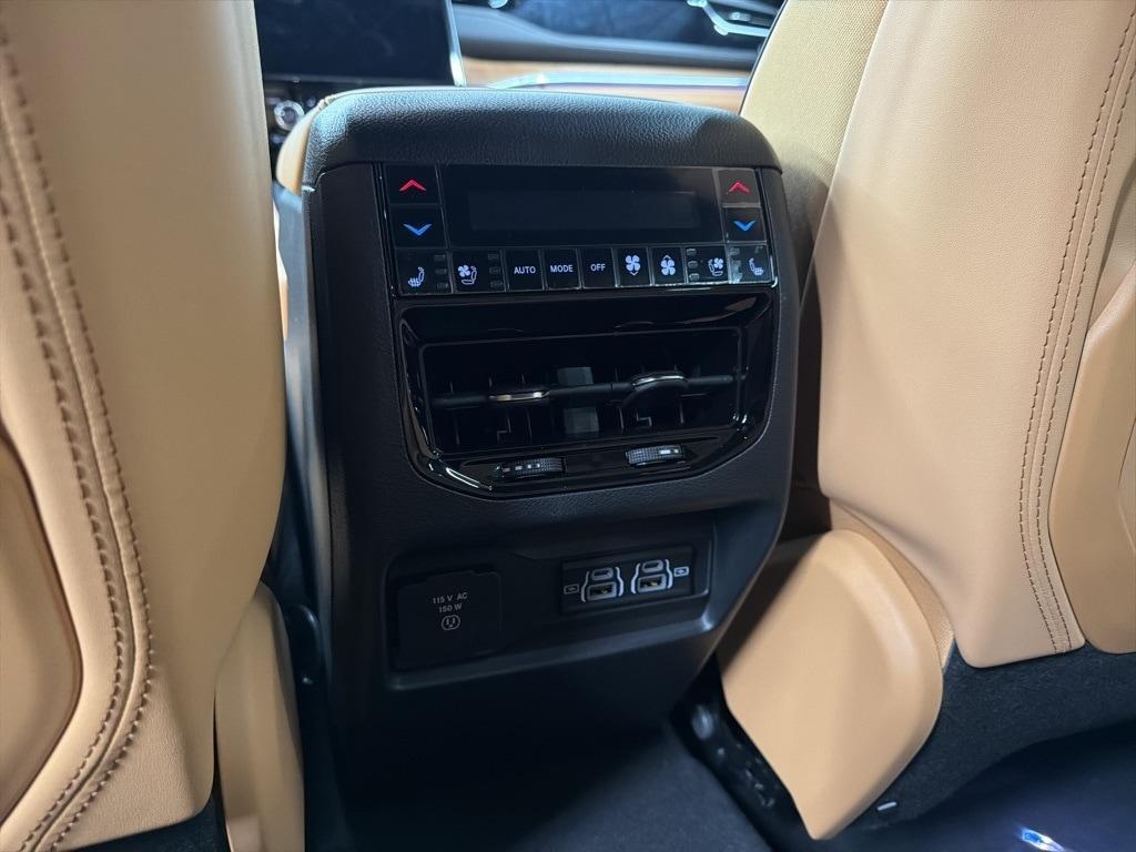 new 2025 Jeep Grand Cherokee car, priced at $66,555