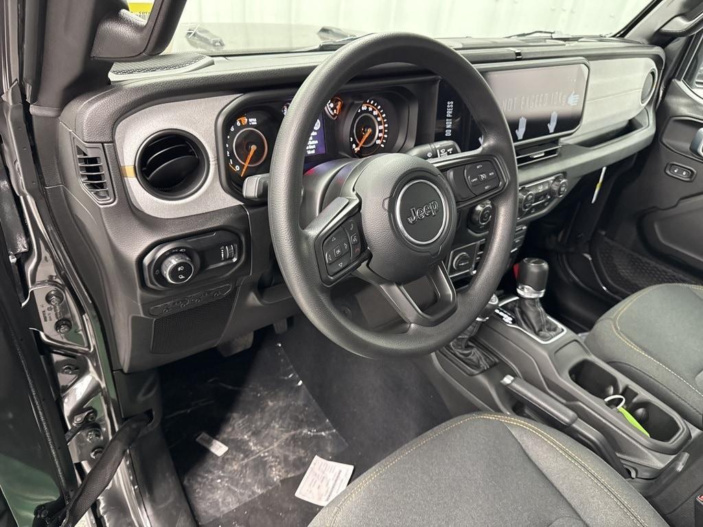 new 2025 Jeep Gladiator car, priced at $43,108