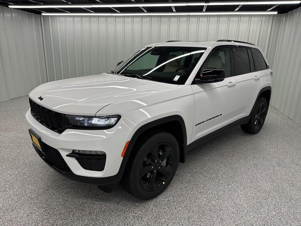 new 2025 Jeep Grand Cherokee car, priced at $48,599