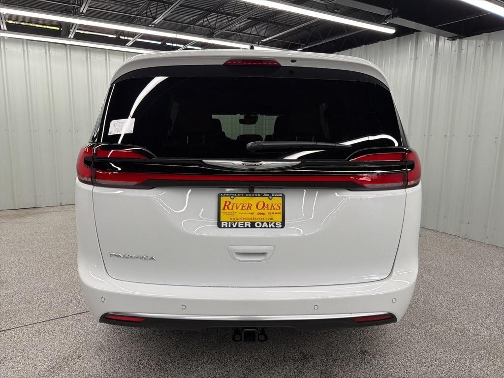 new 2026 Chrysler Pacifica car, priced at $53,997