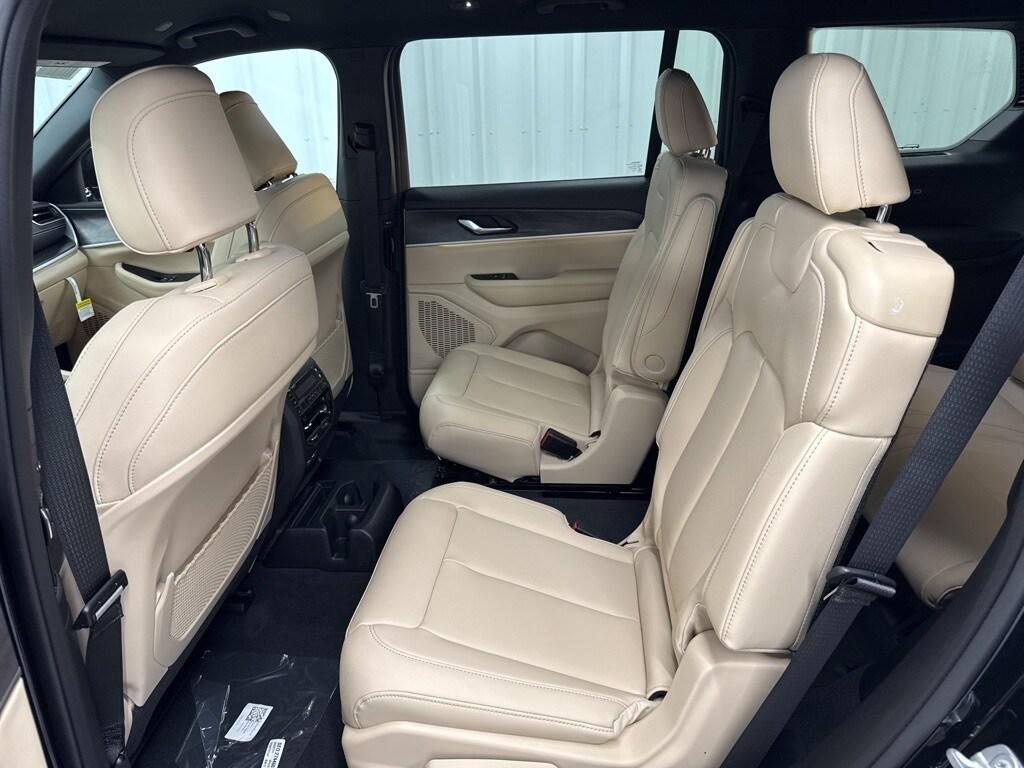 new 2025 Jeep Grand Cherokee L car, priced at $45,656