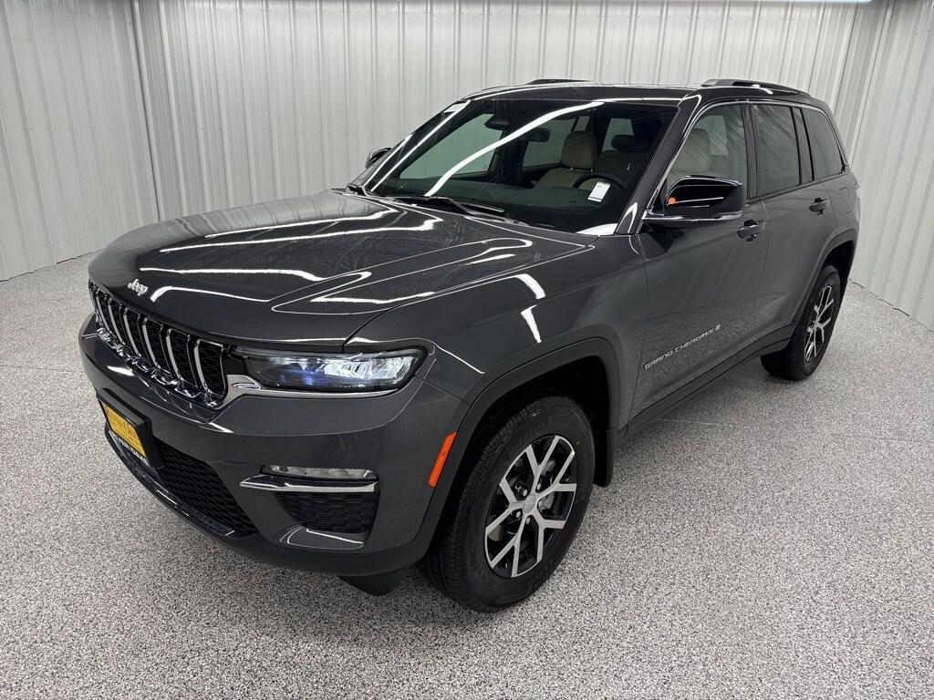 new 2025 Jeep Grand Cherokee car, priced at $46,682