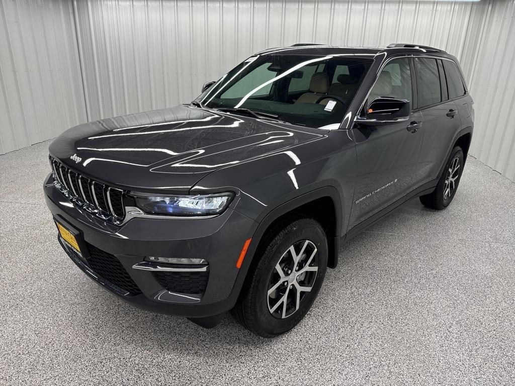 new 2025 Jeep Grand Cherokee car, priced at $45,682