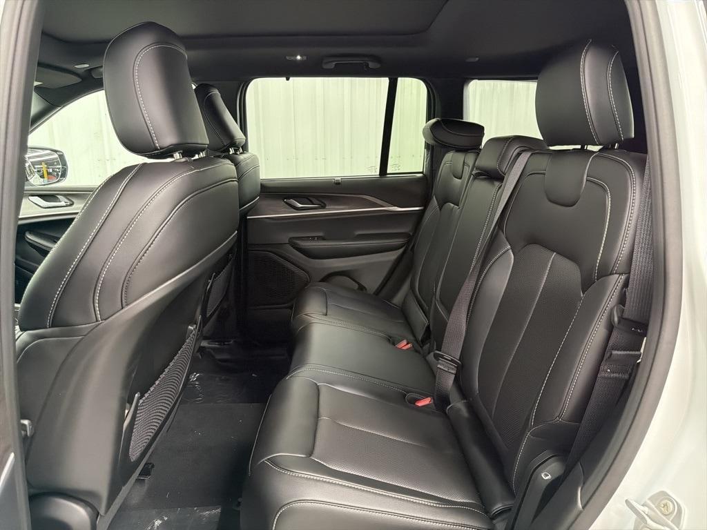 new 2025 Jeep Grand Cherokee car, priced at $45,245