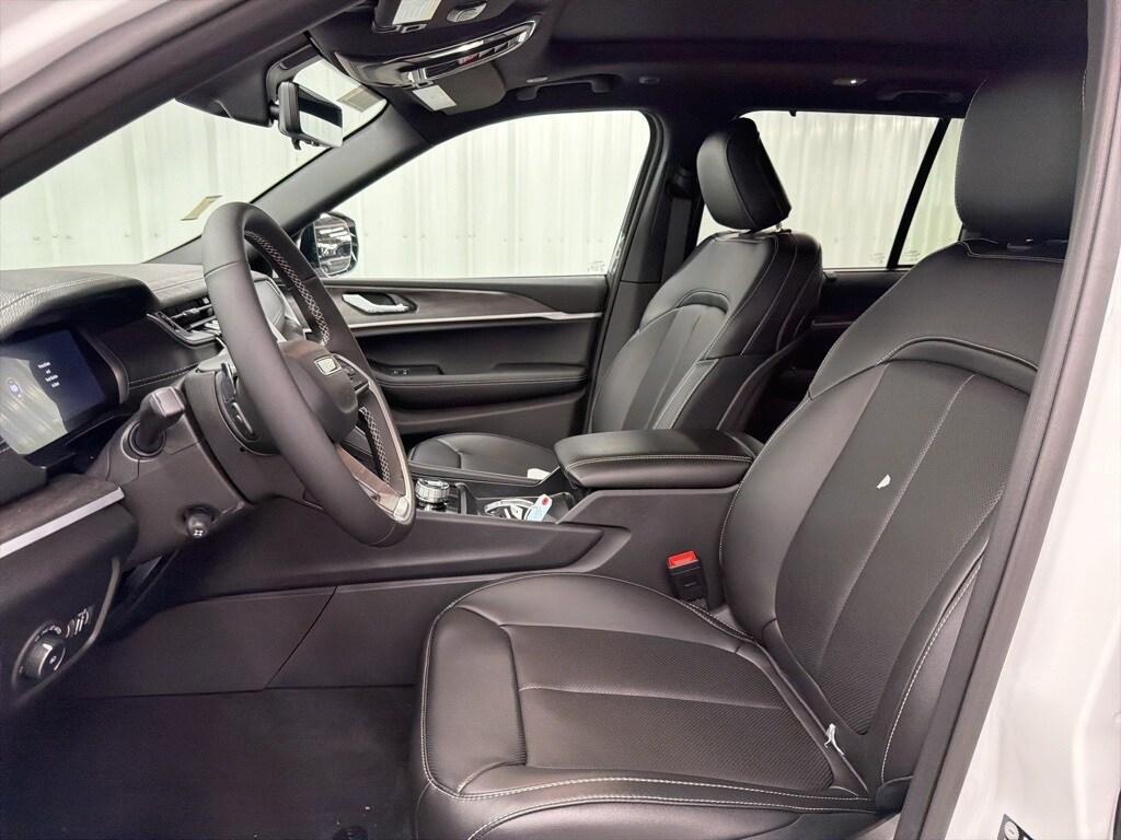 new 2025 Jeep Grand Cherokee car, priced at $50,053