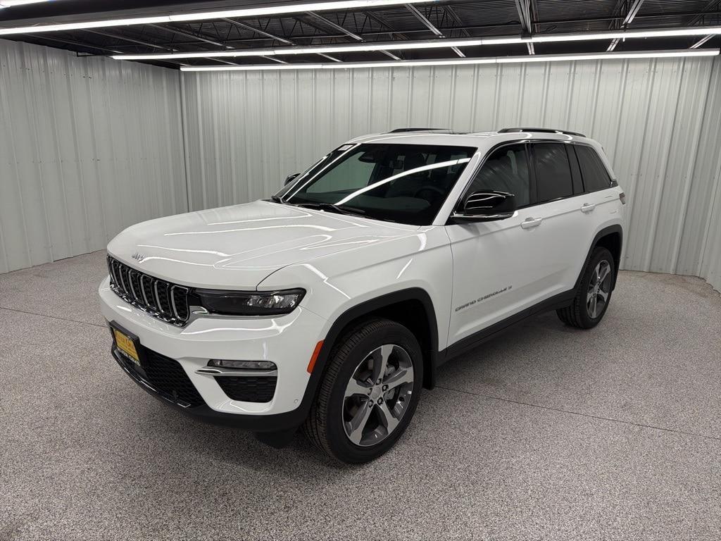 new 2025 Jeep Grand Cherokee car, priced at $45,245