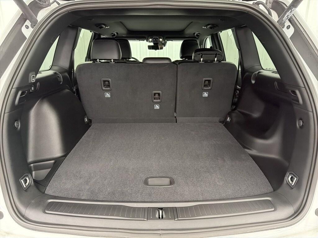 new 2025 Jeep Grand Cherokee car, priced at $50,053