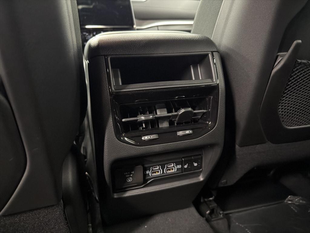 new 2025 Jeep Grand Cherokee car, priced at $45,245