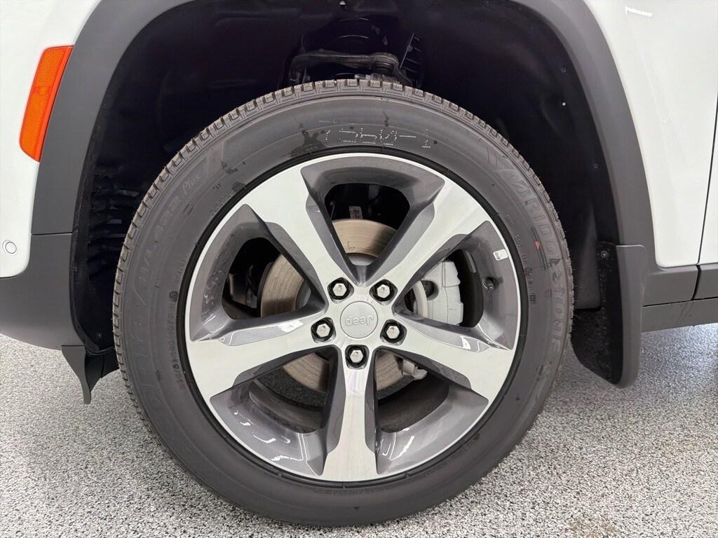 new 2025 Jeep Grand Cherokee car, priced at $50,053
