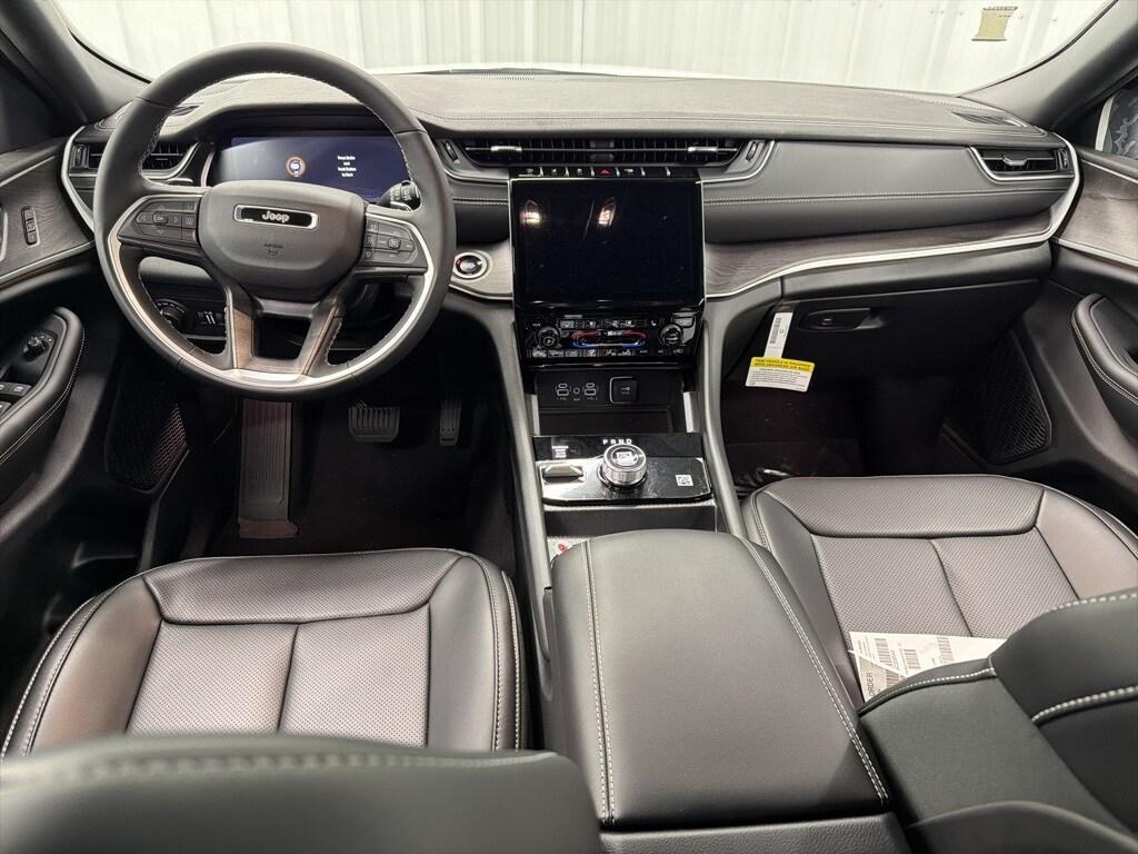 new 2025 Jeep Grand Cherokee car, priced at $50,053