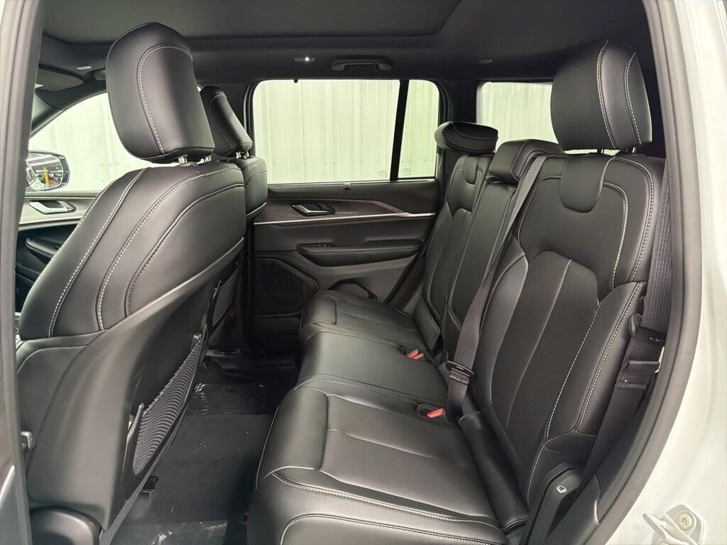 new 2025 Jeep Grand Cherokee car, priced at $50,053