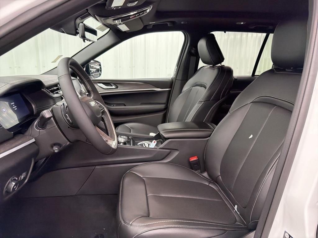 new 2025 Jeep Grand Cherokee car, priced at $45,245