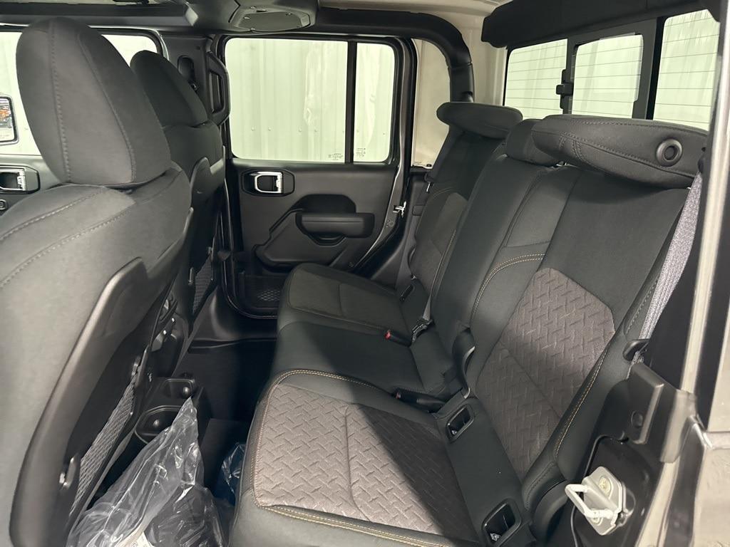 new 2025 Jeep Gladiator car, priced at $45,672