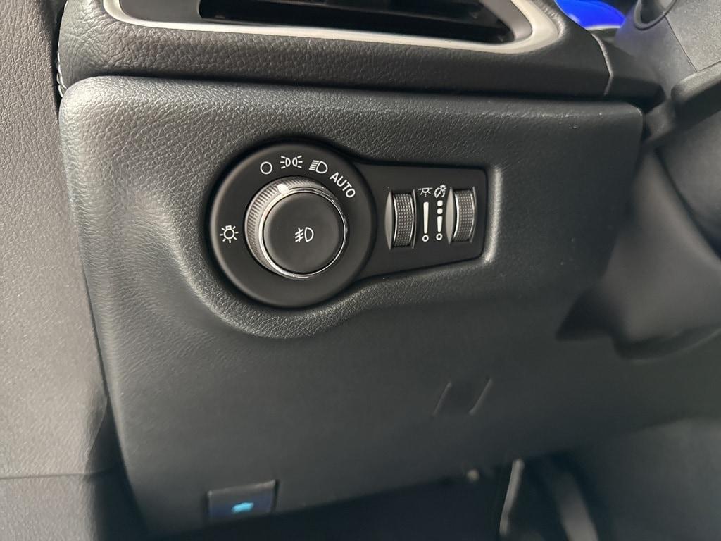new 2025 Chrysler Pacifica car, priced at $41,392