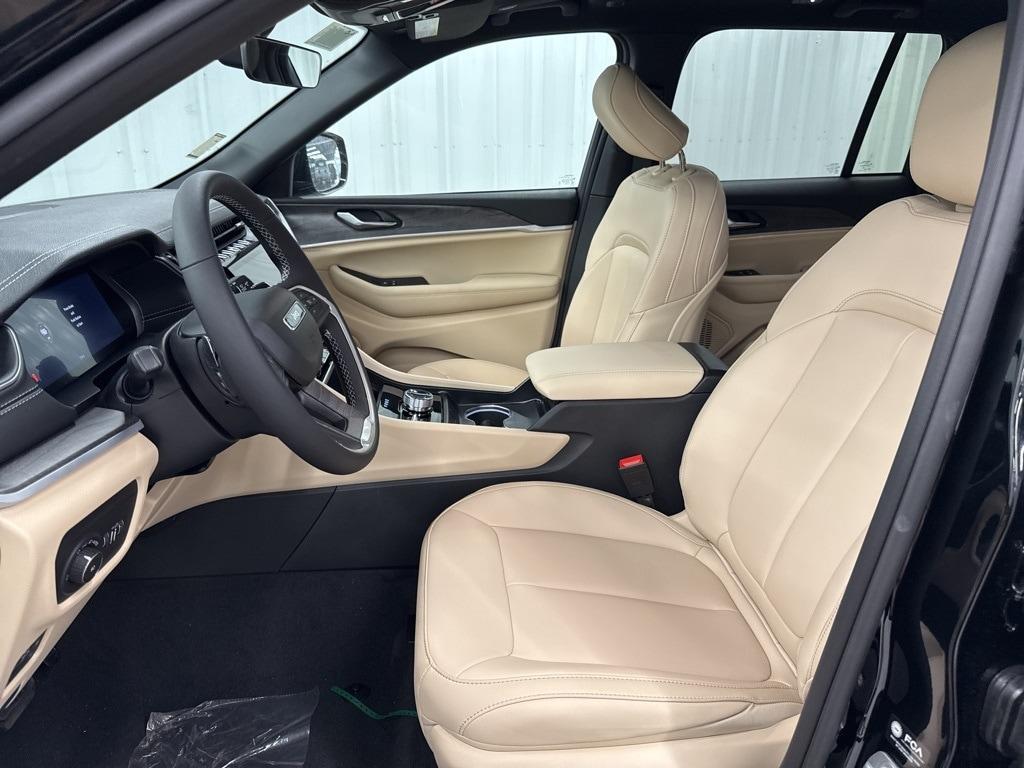 new 2025 Jeep Grand Cherokee car, priced at $47,157