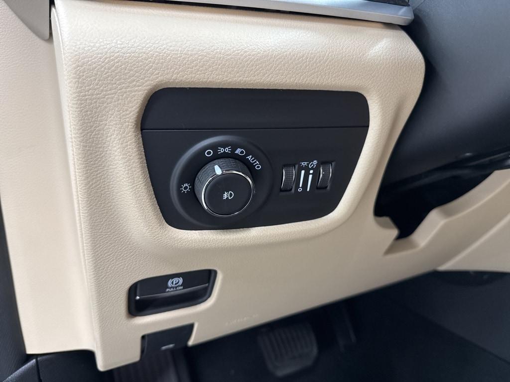 new 2025 Jeep Grand Cherokee car, priced at $47,157