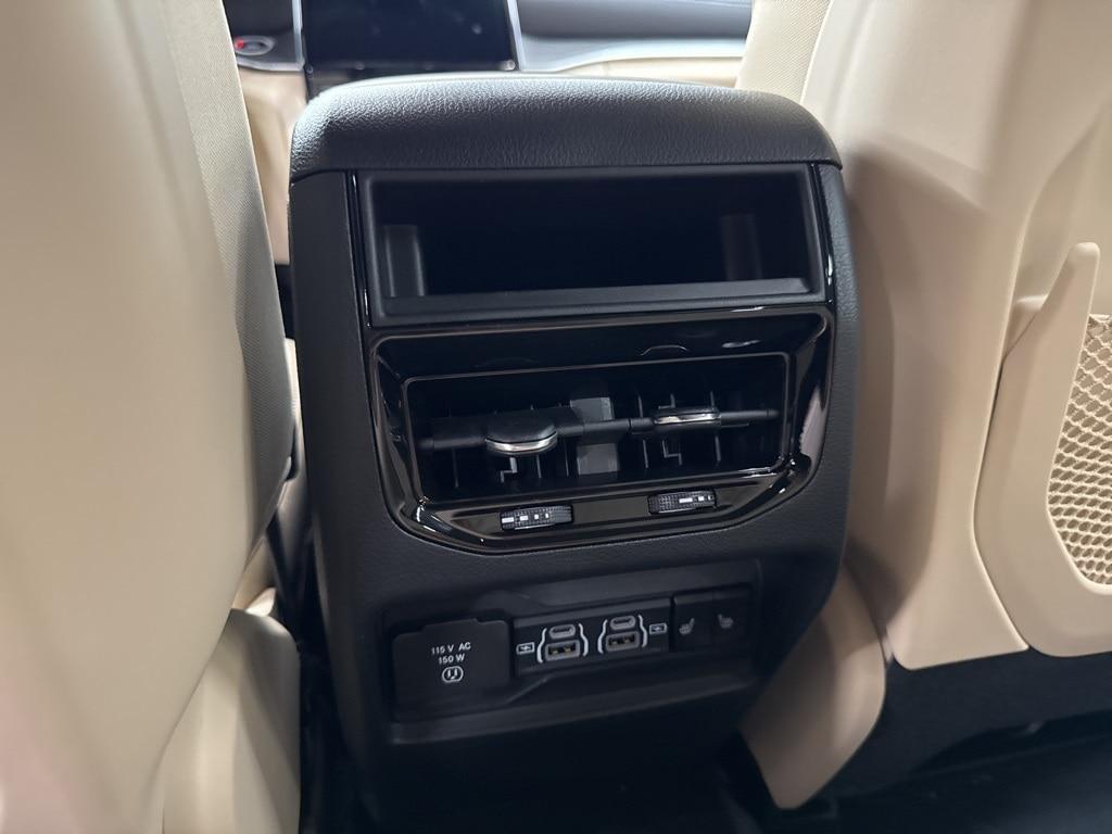 new 2025 Jeep Grand Cherokee car, priced at $47,157