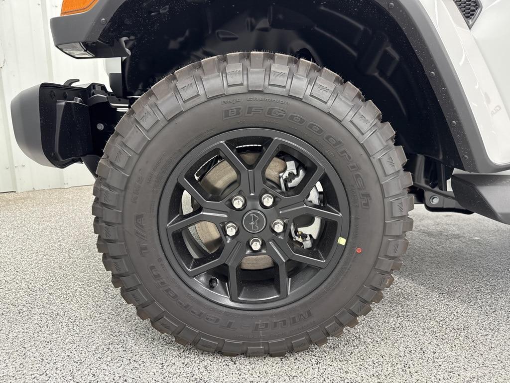 new 2025 Jeep Gladiator car, priced at $43,601