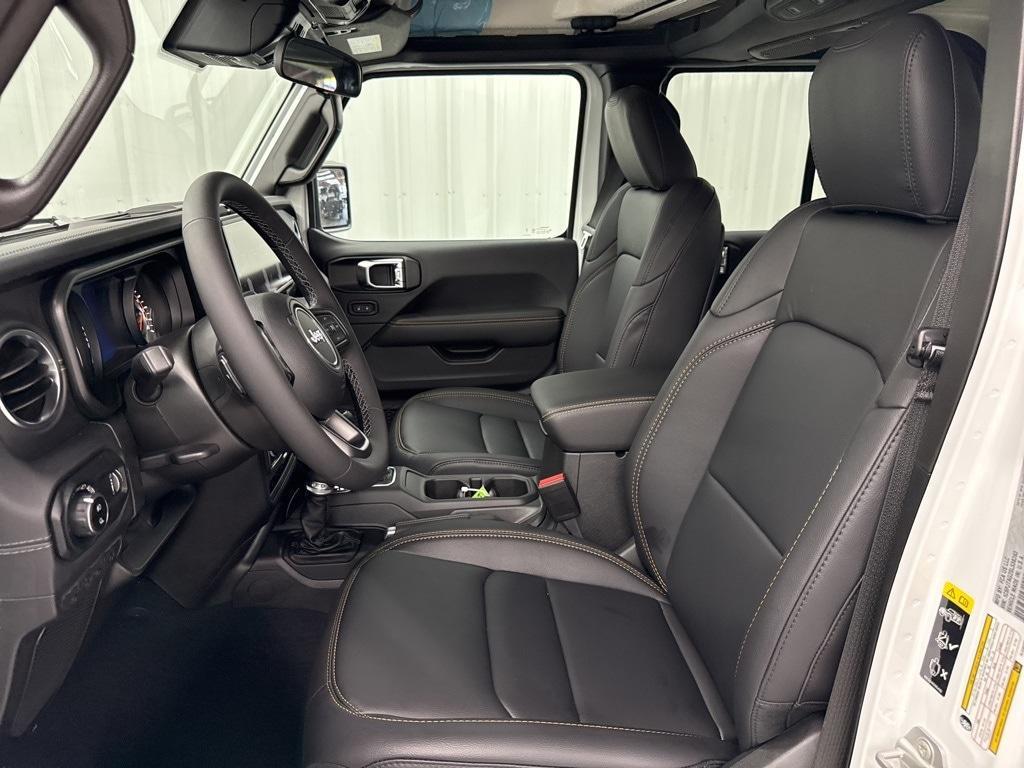 new 2025 Jeep Gladiator car, priced at $43,601