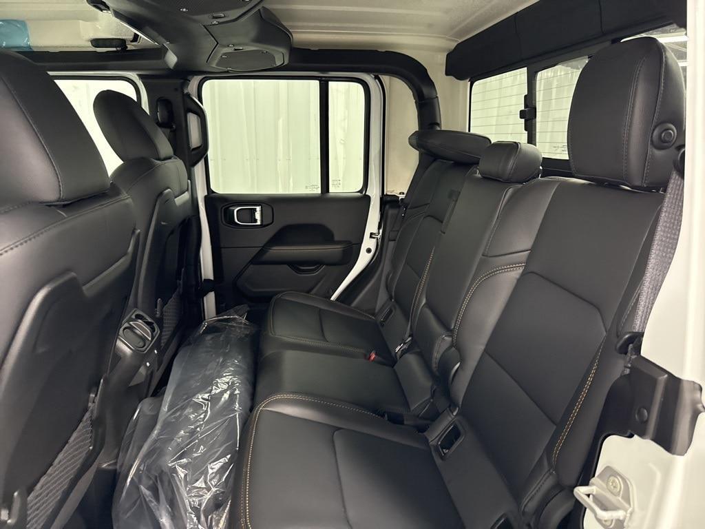new 2025 Jeep Gladiator car, priced at $43,601