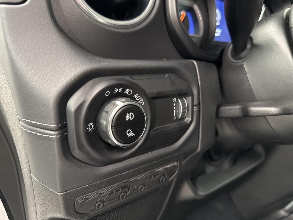 new 2025 Jeep Gladiator car, priced at $43,601