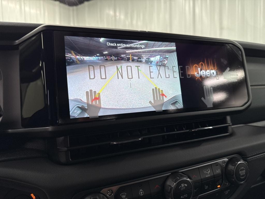 new 2025 Jeep Gladiator car, priced at $43,601