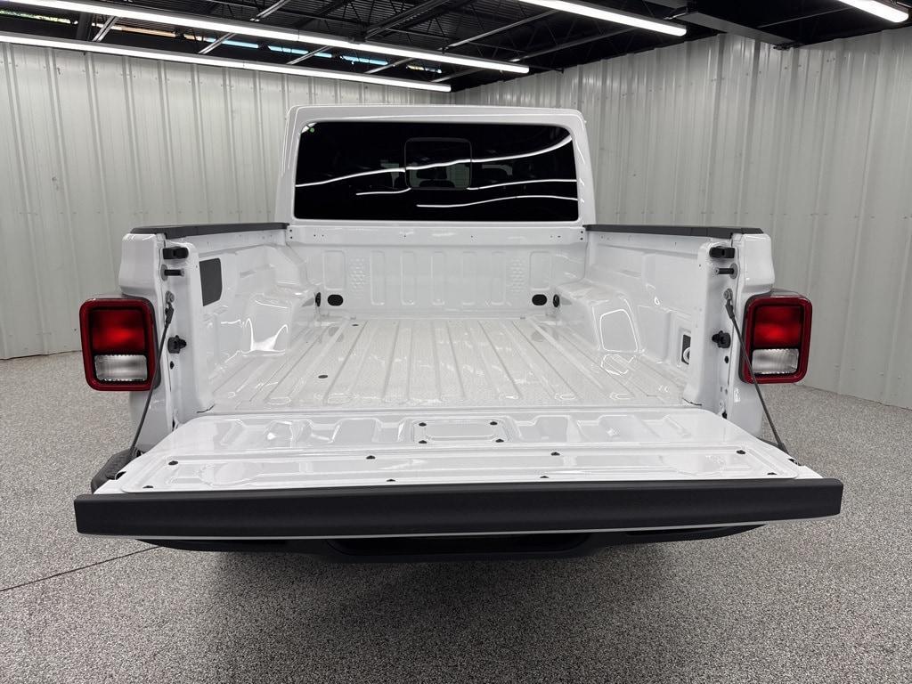 new 2025 Jeep Gladiator car, priced at $43,601