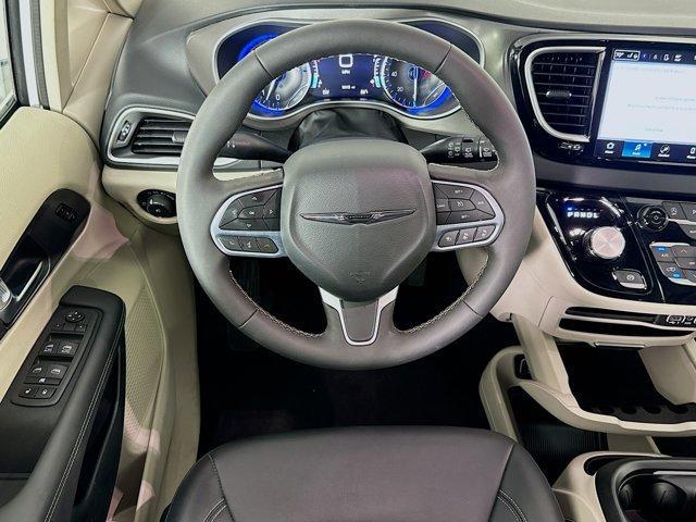 used 2024 Chrysler Pacifica car, priced at $27,998