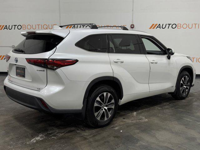 used 2022 Toyota Highlander Hybrid car, priced at $35,045