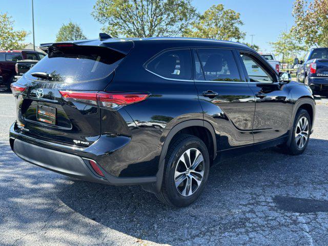 used 2021 Toyota Highlander car, priced at $27,900